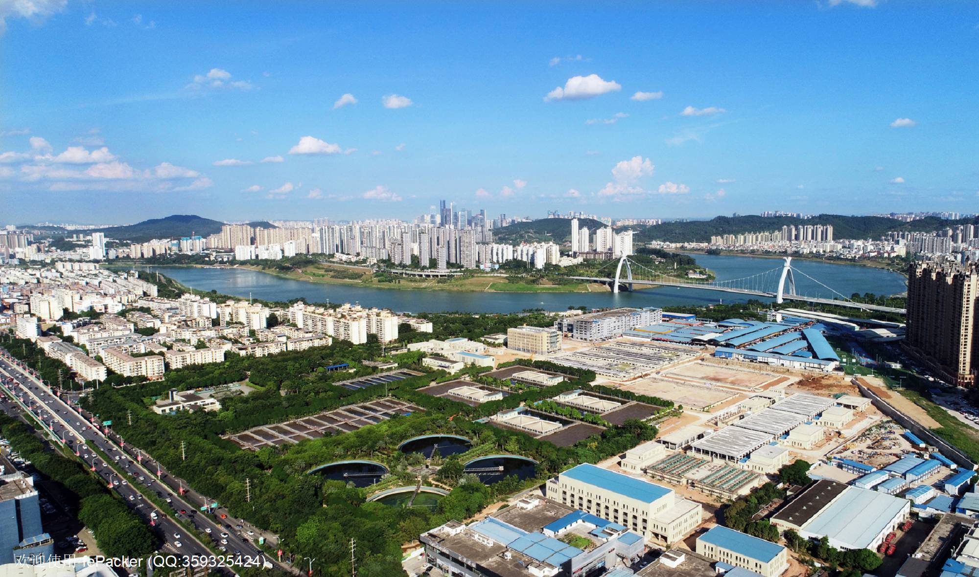 南宁建宁水务集团贯彻落实南宁市打好黑臭水体治理攻坚战的决策部署，5年来相继完成4个污水处理厂提标扩建和6个污水处理厂新建任务，大幅提升了城市污水处理能力，处理标准全面提升至国家一级A。图为扩建后的江南污水处理厂，该厂为广西最大的污水处理厂。（杨健 摄）.jpg